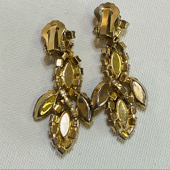 VINTAGE RHINESTONE GOLD TONE ELEGANT CLIP ON EARRINGS - Picture 9 of 11